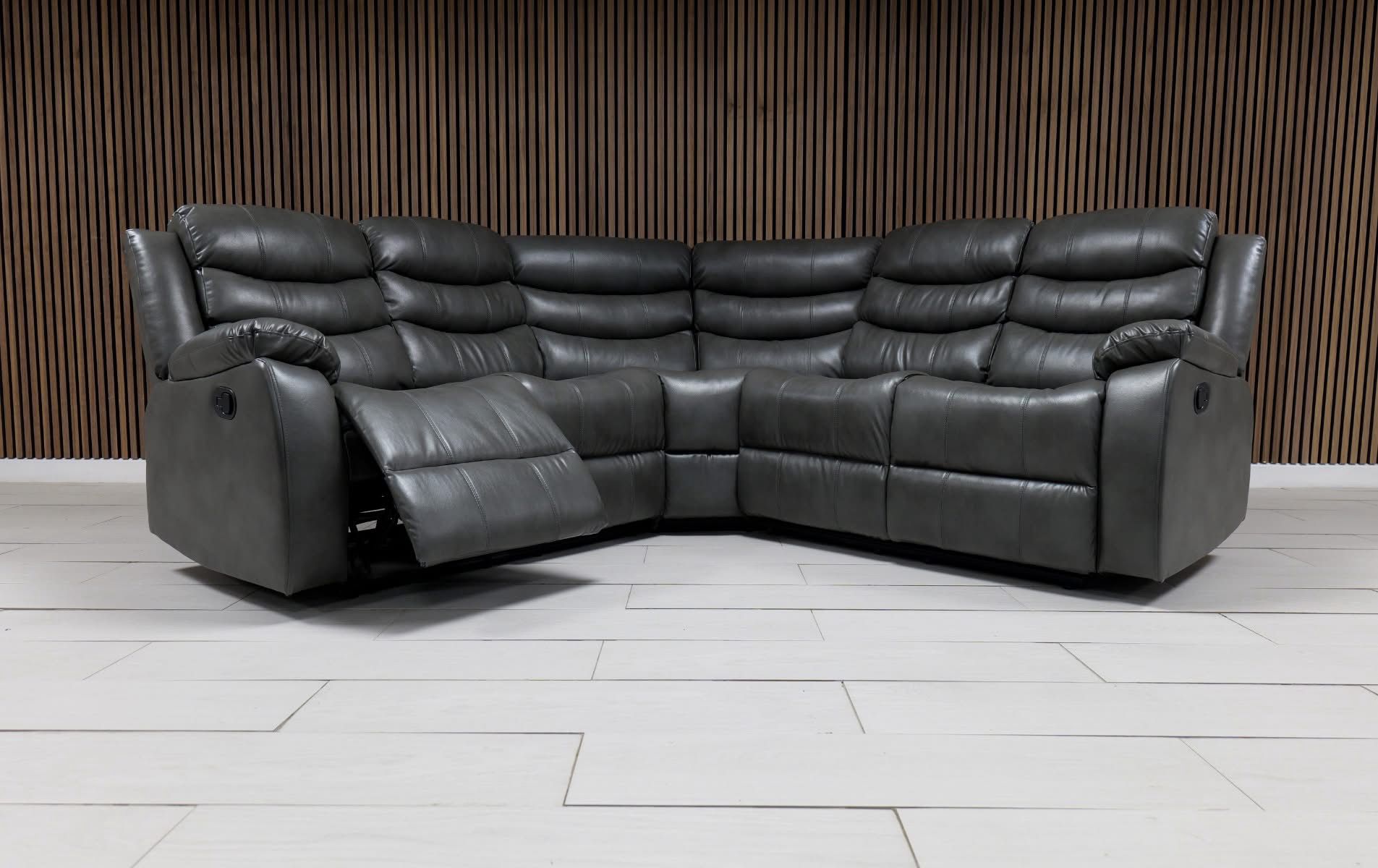 d2317788-e4a8-4e4c-8d1a-1c8629ec7aee Classic Chesterfield Sofa - Image 1